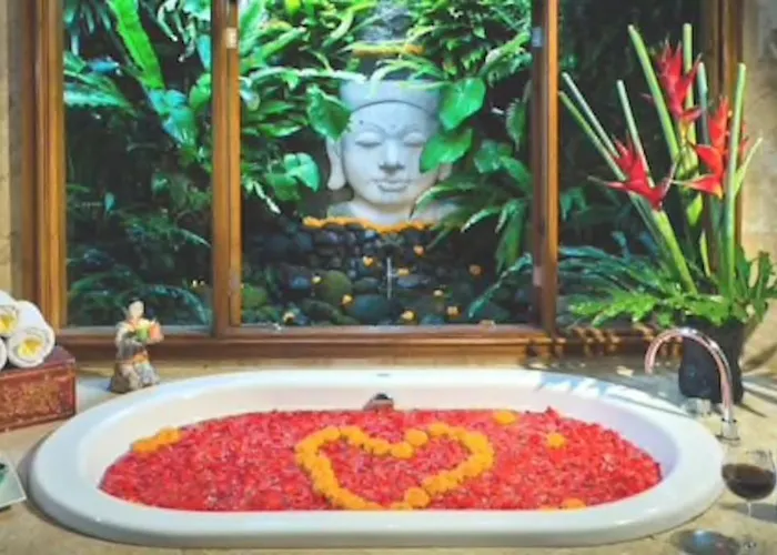 Jungle Villa! Breath-taking Views & Near Ubud!