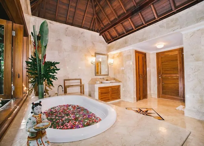 Villa Jungle Villa! Breath-taking Views & Near Ubud!