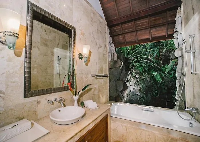 Jungle Villa! Breath-taking Views & Near Ubud! Villa *