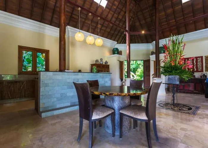 Jungle Villa! Breath-taking Views & Near Ubud!