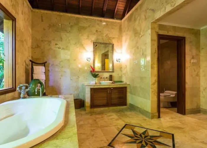 Jungle Villa! Breath-taking Views & Near Ubud! * Penginyahan